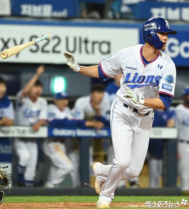 4일 오후 대구삼성라이온즈파크에서 열린 ’2022 신한은행 SOL KBO리그’ NC 다이노스와 삼성 라이온즈의 경기, 8회말 1사 2,3루 삼성 강한울이 1타점 적시타를 날리고 있다. 엑스포츠뉴스 DB