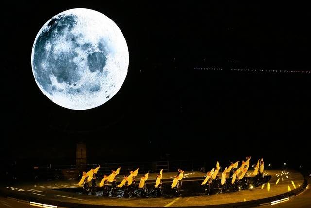 경주보문관광단지 수상공연장에서 펼쳐지고 있는 미디어쇼. 강시일 기자.