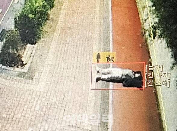 지능형CCTV가 서울 구로구의 한 길가에 쓰러진 남성을 포착하고 있다. (사진=이영민 기자)