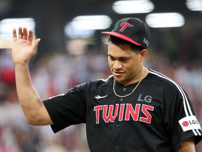 옆구리 담 증세로 한국시리즈 3차전까지 등판하지 못한 LG트윈스 외국인투수 요니 치리노스. 사진=연합뉴스