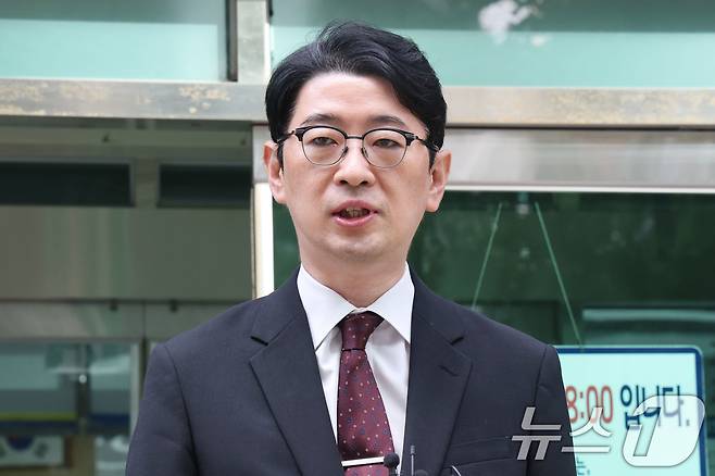 주진우 국민의힘 의원이 17일 오후 서울 종로구 서울경찰청 민원실에 김현지 대통령실 부속실장 및 이상호 변호사를 위계에 의한 공무집행방해 혐의로 고발한 후 발언하고 있다. 2025.10.17/뉴스1 ⓒ News1 이광호 기자