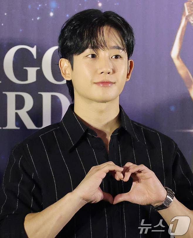 배우 정해인이 29일 오전 서울 영등포구 CGV여의도에서 열린 제45회 청룡영화상 수상자 핸드프린팅 행사에서 포즈를 취하고 있다. 2025.10.29/뉴스1 ⓒ News1 권현진 기자