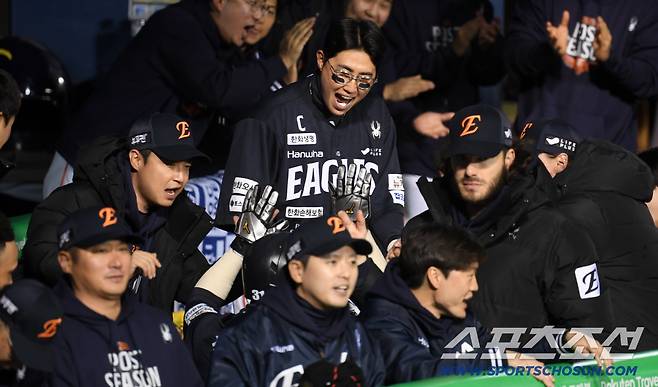 뜨거웠던 한화 이글스 더그아웃 분위기.