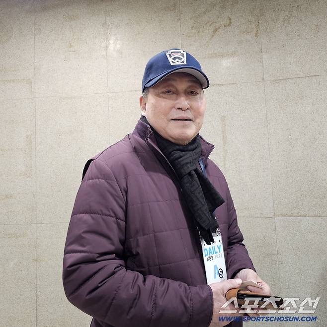 잠실 현장을 찾은 김인식 감독. 김영록 기자