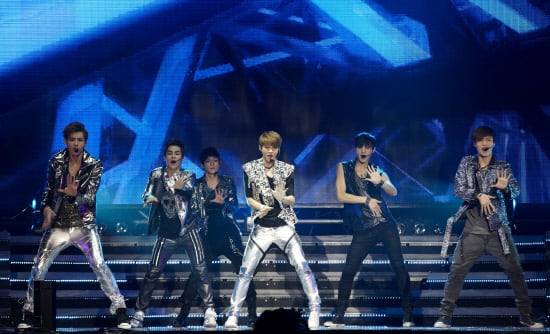 EXO-M(왼쪽부터 크리스,시우민,첸,루한,타오,레이). /SM엔터테인먼트