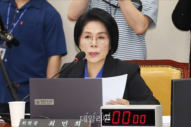 국회 과학기술정보방송통신위원장인 최민희 더불어민주당 의원 ⓒ데일리안 홍금표 기자