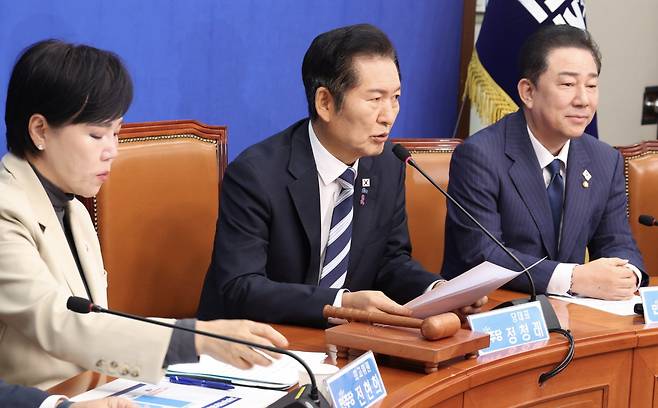 정청래 더불어민주당 대표가 27일 오전 서울 여의도 국회에서 열린 최고위원회의에서 발언을 하고 있다. 2025.10.27 서울=뉴시스