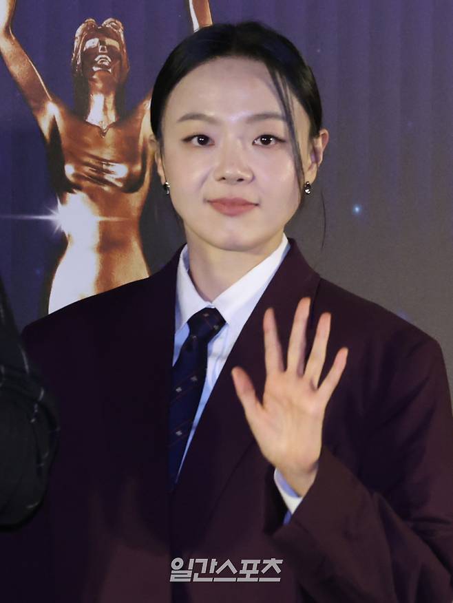 배우 이상희가 29일 오전 서울 영등포구 CGV여의도에서 열린 제46회 청룡영화상 핸드프린팅 행사에 참석해 포토타임을 갖고 있다. 이 행사에는 지난해 제45회 청룡영화상 수상자인 황정민, 김고은, 정해인, 이상희, 노상현, 박주현이 참석한다. 핸드프린팅은 청룡영화상의 전통적인 사전 행사로, 한 해 수상자들이 남긴 업적을 영구히 기념하는 의미 있는 자리이다. 서병수 기자 qudtn@edaily.co.kr /2025.10.29/