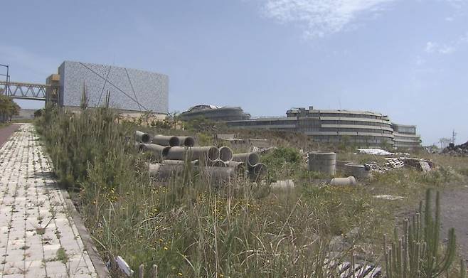 공사 중단된 헬스케어 타운 공사 현장