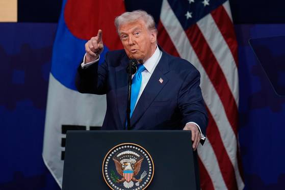 도널드 트럼프 미국 대통령이 29일 경북 경주에서 열린 '2025 APEC CEO 서밋'에서 특별 연설을 하고 있다. AP=연합뉴스