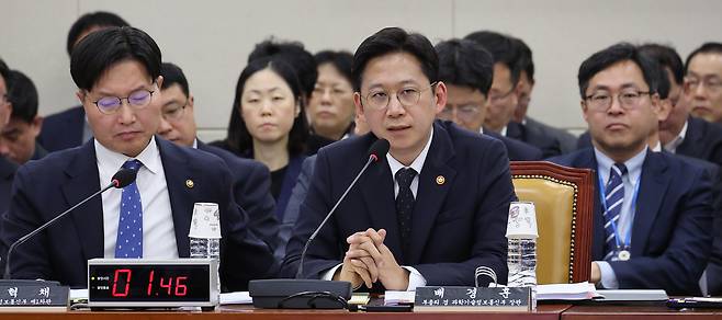배경훈 과학기술정보통신부 장관이 29일 서울 여의도 국회 과학기술정보방송통신위원회에서 열린 과학기술정보통신부 등에 대한 종합감사에서 질의에 답하고 있다. 연합뉴스
