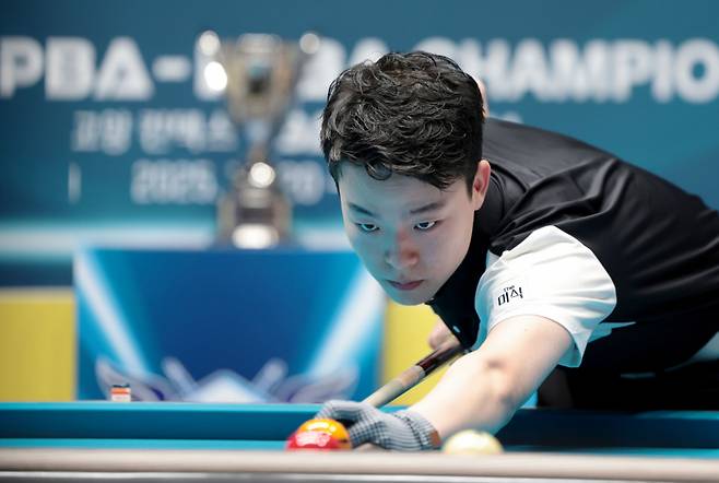 우승을 차지한 김영원(18·하림). PBA 제공