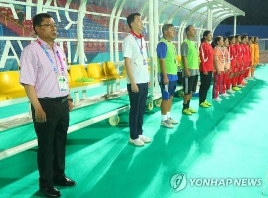 2018년 동아시아컵에 출전한 북한 여자축구팀. 북한은 '트레이너'를 '의무원'이라 부른다. [연합뉴스 자료사진]
