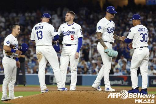 다저스 불펜은 7회 다시 한 번 무너졌다. 사진(美 로스앤젤레스)=ⓒAFPBBNews = News1
