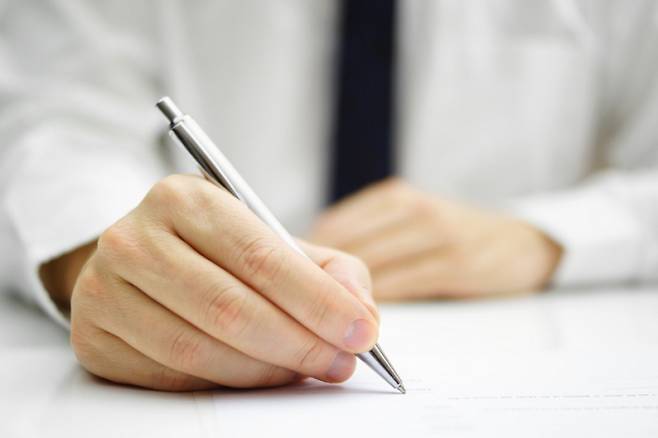 금융당국이 보험설계사의 보험사기 가담행위를 막기 위해 징계 이력 사전확인 의무화와 공시 확대 등 제도 개선에 나선다./사진=머니투데이