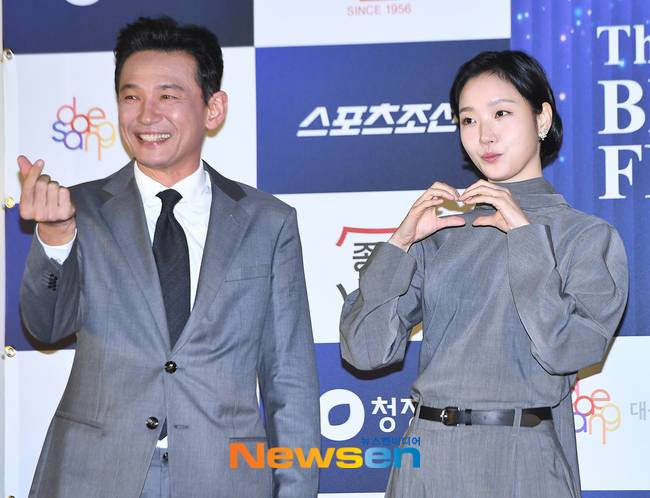 왼쪽부터 황정민, 김고은