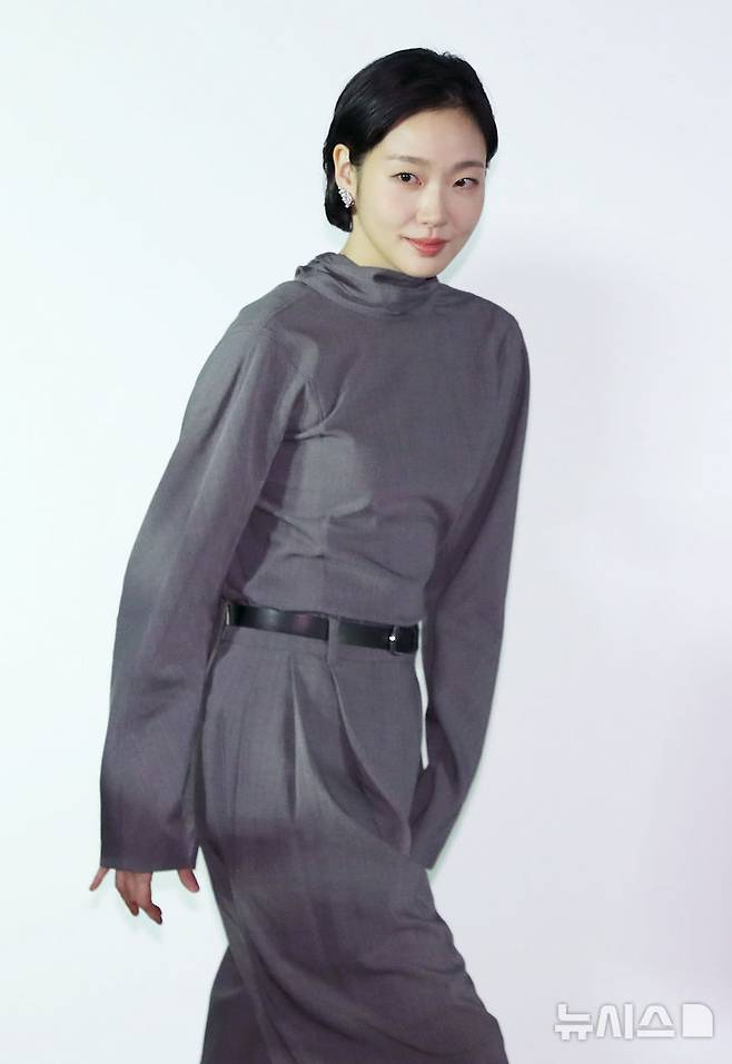 [서울=뉴시스] 김혜진 기자 = 배우 김고은이 29일 오전 서울 영등포구 CGV 여의도에서 열린 제45회 청룡영화상 수상자들과 함께하는 핸드프린팅 행사에 참석하고 있다. 2025.10.29. jini@newsis.com