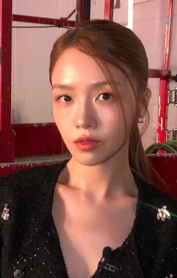 [서울=뉴시스] 그룹 '걸스데이' 출신 배우 민아(방민아)가 결혼을 앞두고 근황을 공개했다. (사진=민아 인스타그램) 2025.10.29. photo@newsis.com *재판매 및 DB 금지