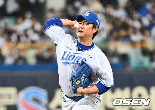 [OSEN=대구, 이석우 기자] 4일 대구삼성라이온즈파크에서 2025 신한 SOL 뱅크 KBO 리그 삼성 라이온즈와 한화 이글스의 경기가 열렸다. 홈팀 삼성은 원태인이, 방문팀 한화는 와이스가 선발 출전했다. 삼성 라이온즈 송은범이 역투하고 있다. 2025.04.04 / foto0307@osen.co.kr