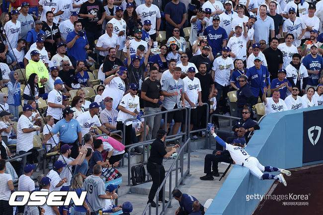 [사진] 다저스 에르난데스의 호수비. ⓒGettyimages(무단전재 및 재배포 금지)