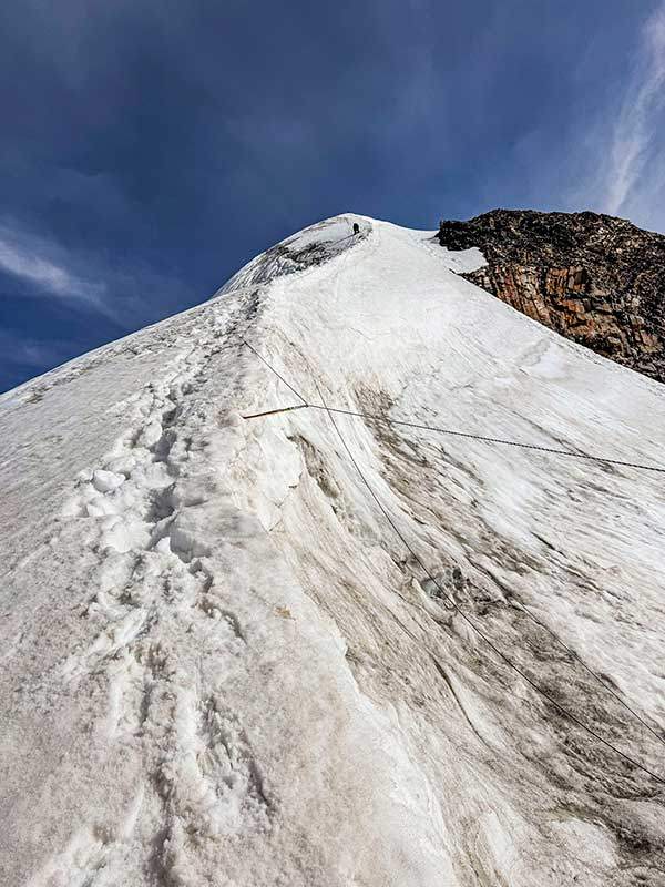공바 피크 정상으로 향하는 아이스 구간.