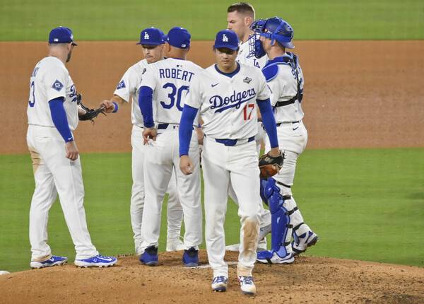 ▲ LA다저스와 토론토 블루제이스는 월드시리즈 3차전에서 무려 18회 승부를 벌였다. 오타니 쇼헤이는 무려 9출루를 했다. ⓒ연합뉴스/AP/REUTERS