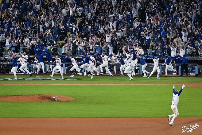 프리먼의 끝내기 홈런에 기뻐하는 다저스 선수단. /사진=LA 다저스 공식 SNS