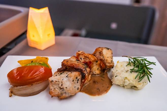 터키항공 인천-이스탄불 노선의 기내식 메인 메뉴, 치킨 꼬치구이 요리(Chicken Brochette)
