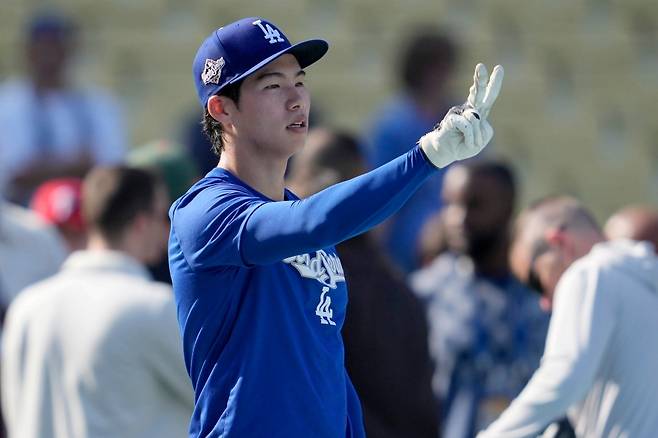 LA 다저스가 29일(한국시간) 미국 캘리포니아주 로스앤젤레스의 다저스타디움에서 2025 미국 메이저리그(MLB) 포스트시즌 토론토 블루제이스와의 월드시리즈(WS) 4차전을 소화한다. 김혜성은 1~3차전에 이어 이날 경기에서도 선발 제외됐다. AP 연합뉴스