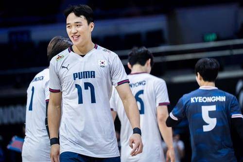 남자배구 대표팀 주포로 활약한 임동혁(맨 앞) [FIVB 홈피 캡처. 재판매 및 DB 금지]