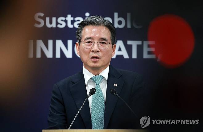 브리핑하는 정책실장 (경주=연합뉴스) 한상균 기자 = 김용범 정책실장이 29일 경북 경주 APEC 미디어센터에서 한미 정상회담 관련 브리핑을 하고 있다. 2025.10.29 [대통령실통신사진기자단] xyz@yna.co.kr