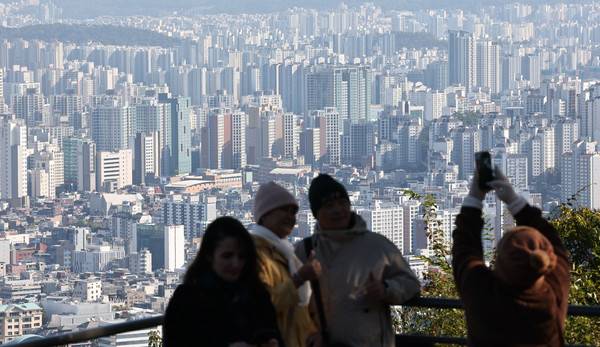 지난 28일 서울 남산에서 바라본 서울 도심 아파트 모습 2025.10.28 [사진=연합뉴스]