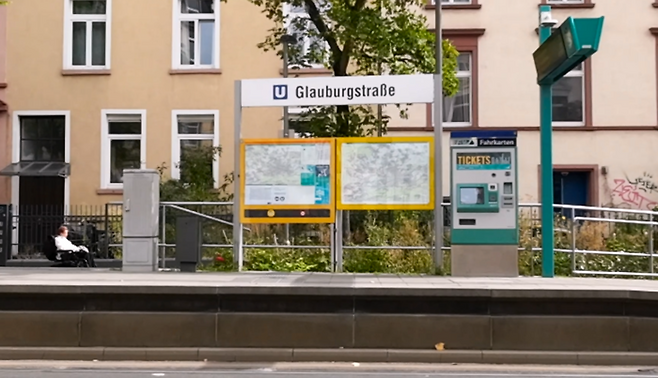 독일 프랑크푸르트에서 무장애 승하차를 실험운행중인 글라우부르크슈트라세(Glauburgstraße)역내 플랫폼. 박지현기자 lozpjh@yeongnam.com