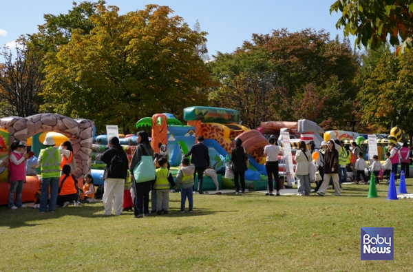 영등포구육아종합지원센터(이하 센터)는 지난 24일 보육주간을 기념해 개최한 '2025 영등포구 어린이집 한마당 잔치'를 성황리에 마쳤다. ⓒ영등포구육아종합지원센터