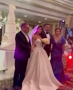 (신부 레만 맘마들리(19)과 신랑 엘누르 마메들리(33). 더선)