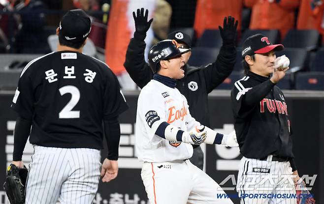 곧바로 터진 최재훈의 적시타까지 한화는 극적인 장면을 연출했다.