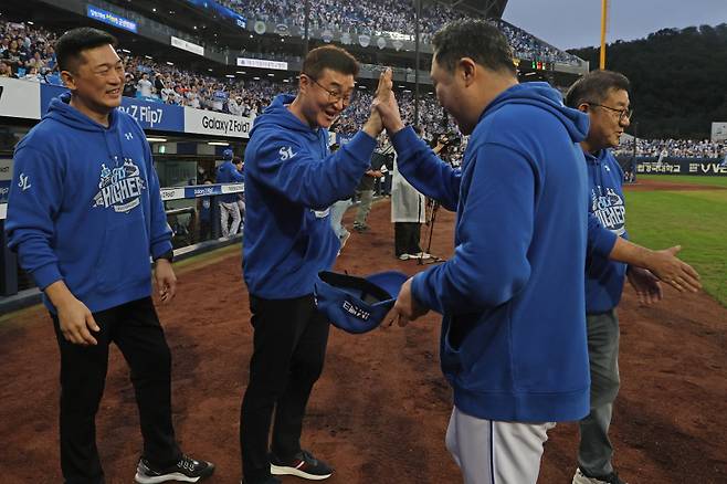 삼성 이종열 단장-박진만 감독. 삼성 제공