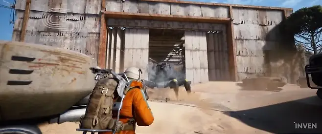 ▲ 정체불명의 로봇 '아크'는 물론이고