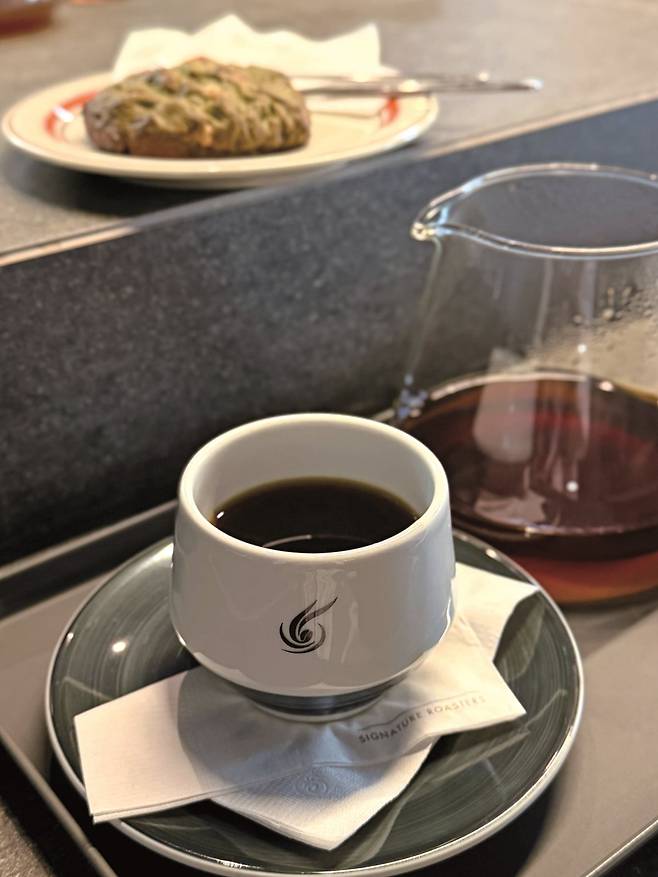 월드 커피 로스팅 챔피언십 준우승 경력의 장문규 로스터가 운영하는 시그니처로스터스. 사진=박소윤