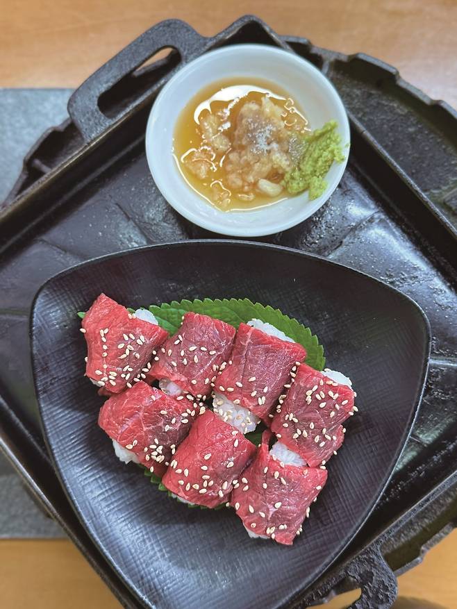 7피스에 6000원으로 가성비 넘치는 한우 초밥. 사진=박소윤