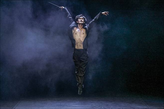 허용순의 ‘Under The Trees’ Voices‘의 공연 모습.     세종문화회관 제공