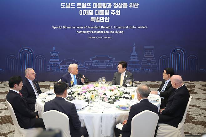 Korean President Lee Jae Myung, center right, listens to U.S. President Donald Trump during a dinner event for APEC leaders at a hotel in Gyeongju, North Gyeongsang, on Oct. 29, following their bilateral summit. [JOITN PRESS CORPS]