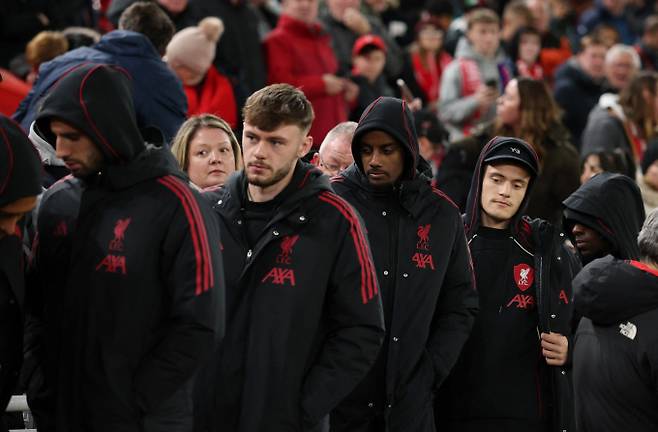 리버풀이 크리스탈 팰리스에 패하며 카라바오컵 16강에서 탈락했다. 사진은 30일(한국시각) 영국 리버풀 안필드에서 열린 2025-26시즌 카라바오컵(EFL) 4라운드에서 패한 리버풀 선수단. /사진=로이터