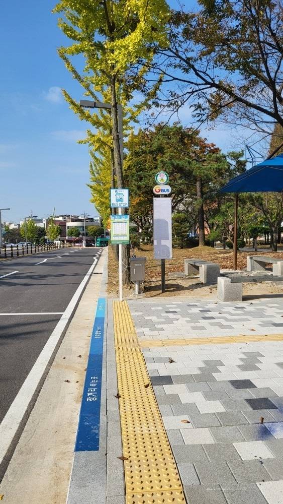 경기 안산대 교정에 시내버스 171번 정류장 표지판이 설치됐다. 안산시청 제공