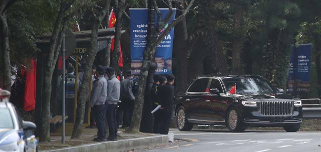 경주 숙소에 도착하는 시진핑 주석이 탄 차량 행렬. 연합뉴스