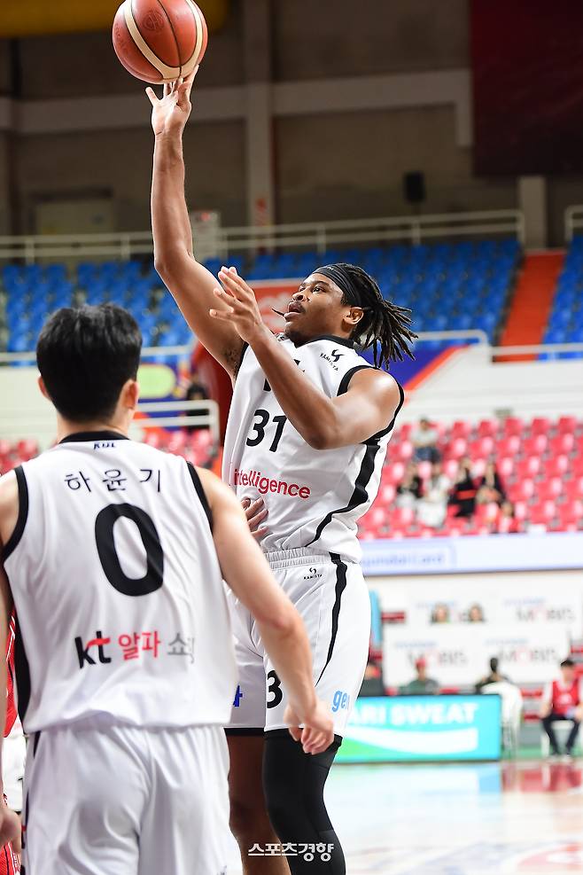 아이재아 힉스(오른쪽) | KBL제공