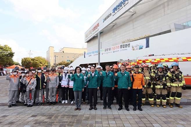 '2025년 재난대응 안전한국훈련' 단체사진=인천 동구청