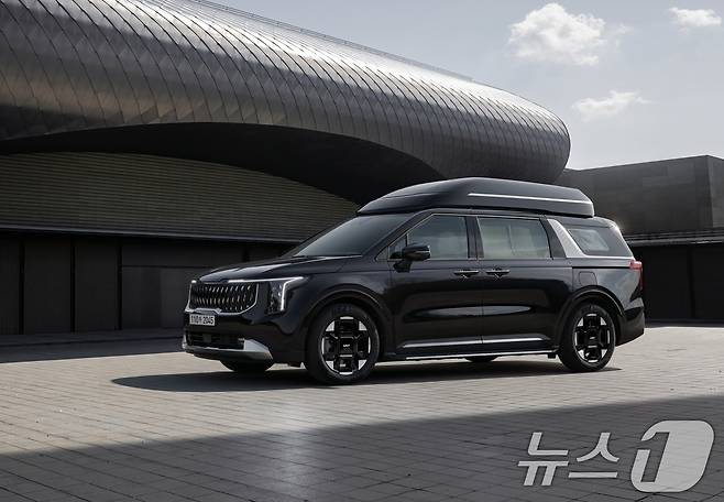 기아가 국내 대표 프리미엄 리무진 '카니발 하이리무진'의 연식 변경 모델인 'The 2026 카니발 하이리무진'을 15일 출시하고 본격적인 판매를 시작한다고 15일 밝혔다. 사진은 The 2026 카니발 하이리무진 외장. (기아 제공. 재판매 및 DB 금지) 2025.9.15/뉴스1