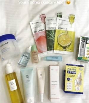 캐럴라인 레빗 미국 백악관 대변인이 SNS에 올린 K뷰티 제품들. /SNS 캡처