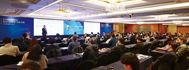 이선엽 AFW파트너스 대표가 “코스피 5000 시대, 어디에 투자할 것인가”를 주제로 강연하고 있다. 사진=한경매거진 이승재 기자